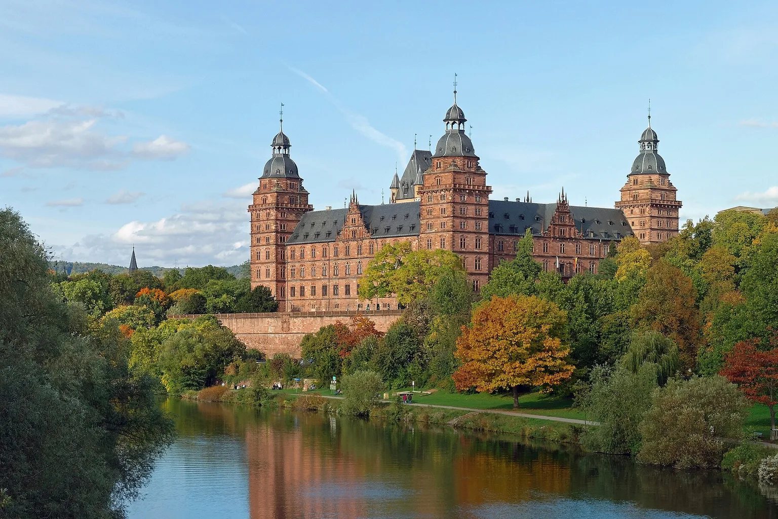 Johannisburg Castle in Aschaffenburg, view from south from the Main bridge