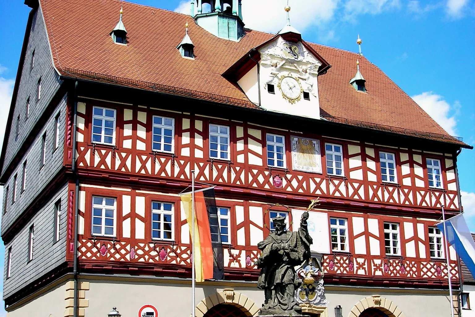 Rathaus der Stadt Bad Staffelstein in Oberfranken (Bayern, Deutschland).