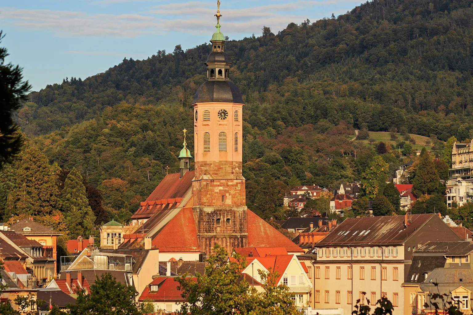 View from the Kurpark in Baden-Baden (BW, Germany). The photo shows the Stiftskirche Baden-Baden.