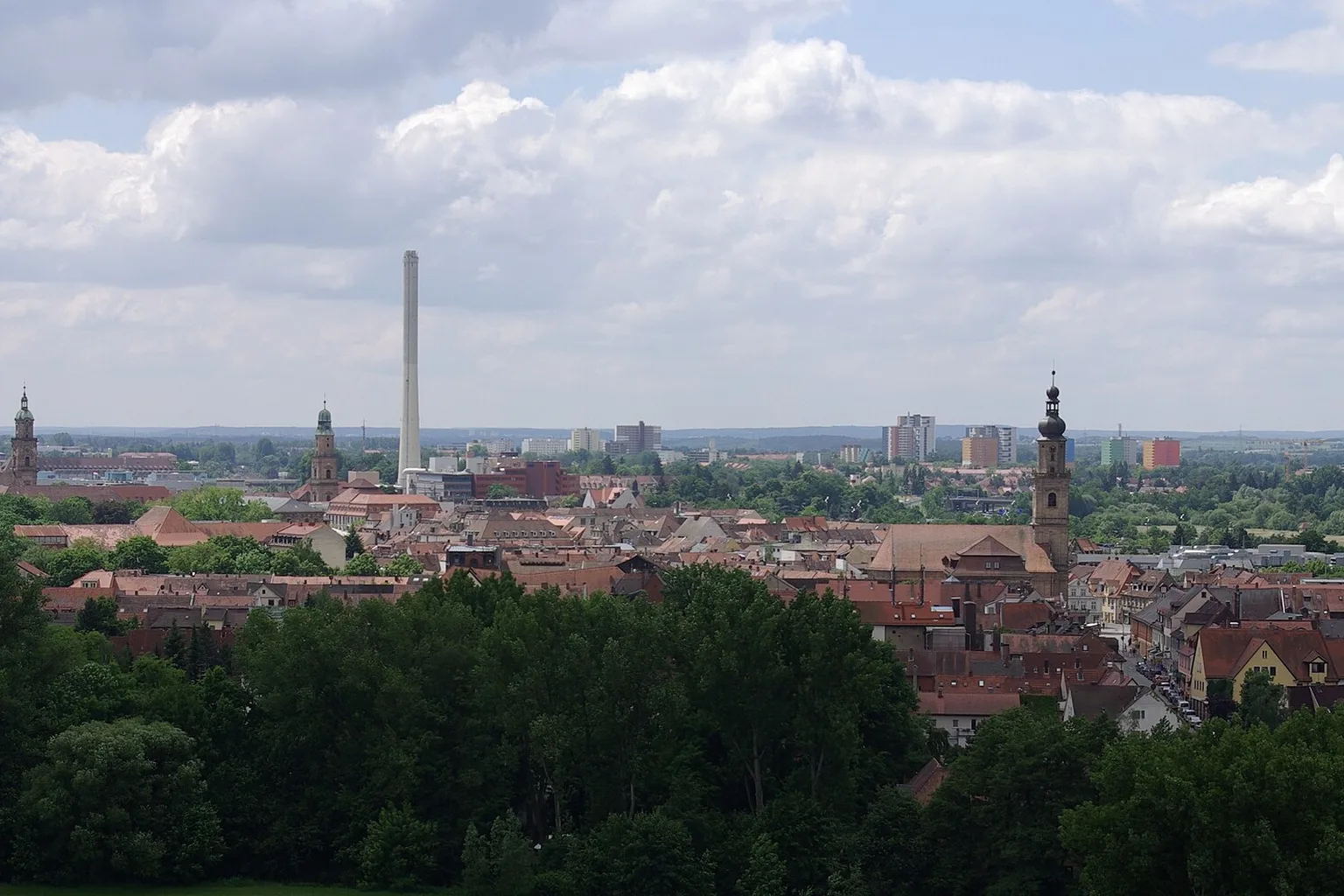 Blick vom Burgberg auf die Erlanger Innenstadt.