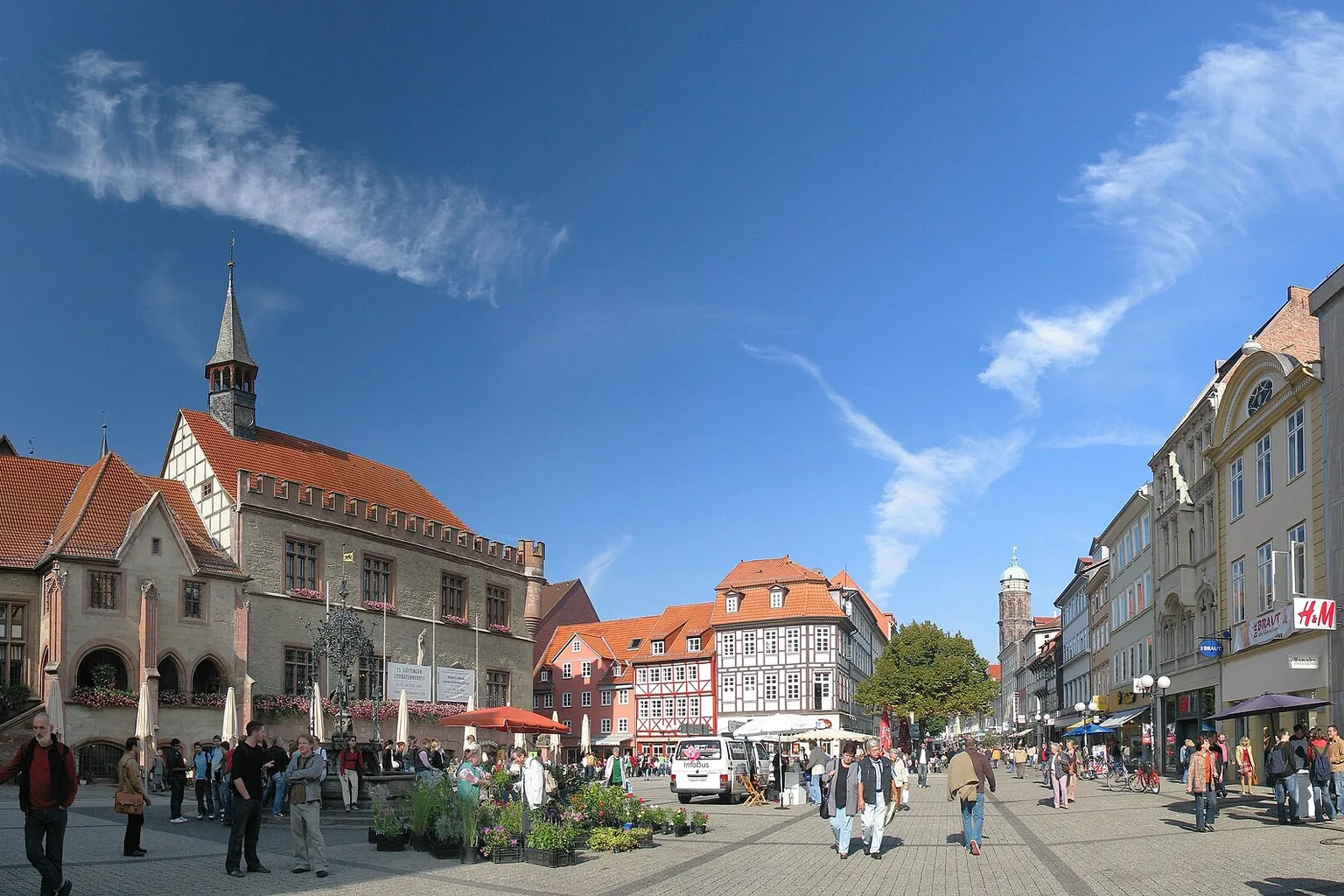 Goettingen marketplace with old city hall, Gaenseliesel fountain and pedestrian zone. Edited by Antilived