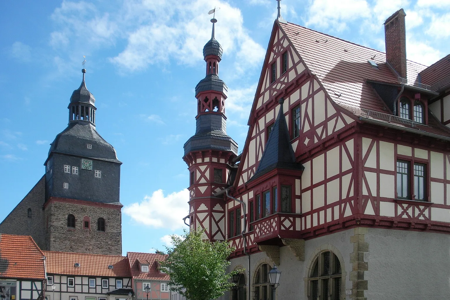 Harzgerode, Rathaus und St.-Marien-Kirche