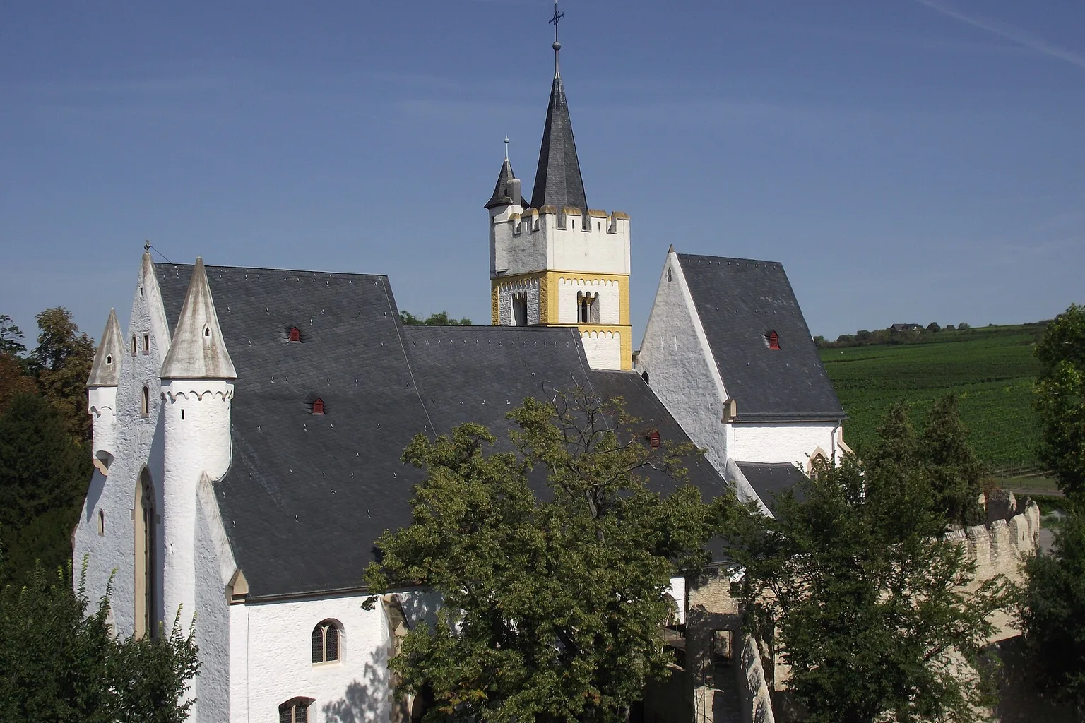 Burgkirche vom Malakoffturm aus im September 2010