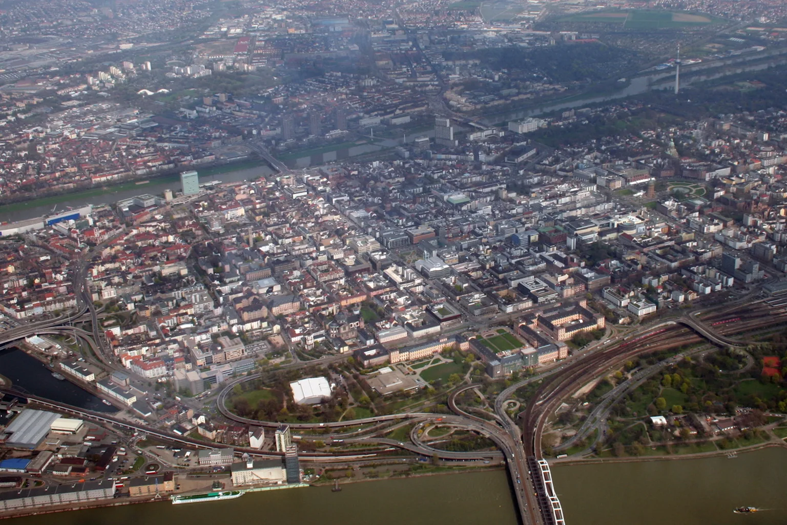 Blick auf die Mannheimer Innenstadt aus einem Segelflieger