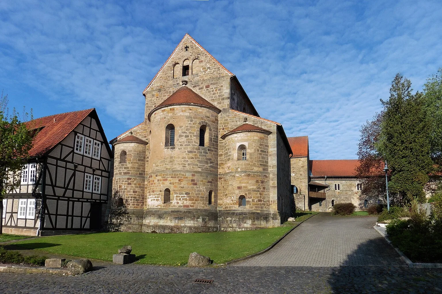Ehemaliges Kloster Germerode in der Gemeinde Meißner im Werra-Meißner-Kreis, Nordhessen. Ansicht von Osten.