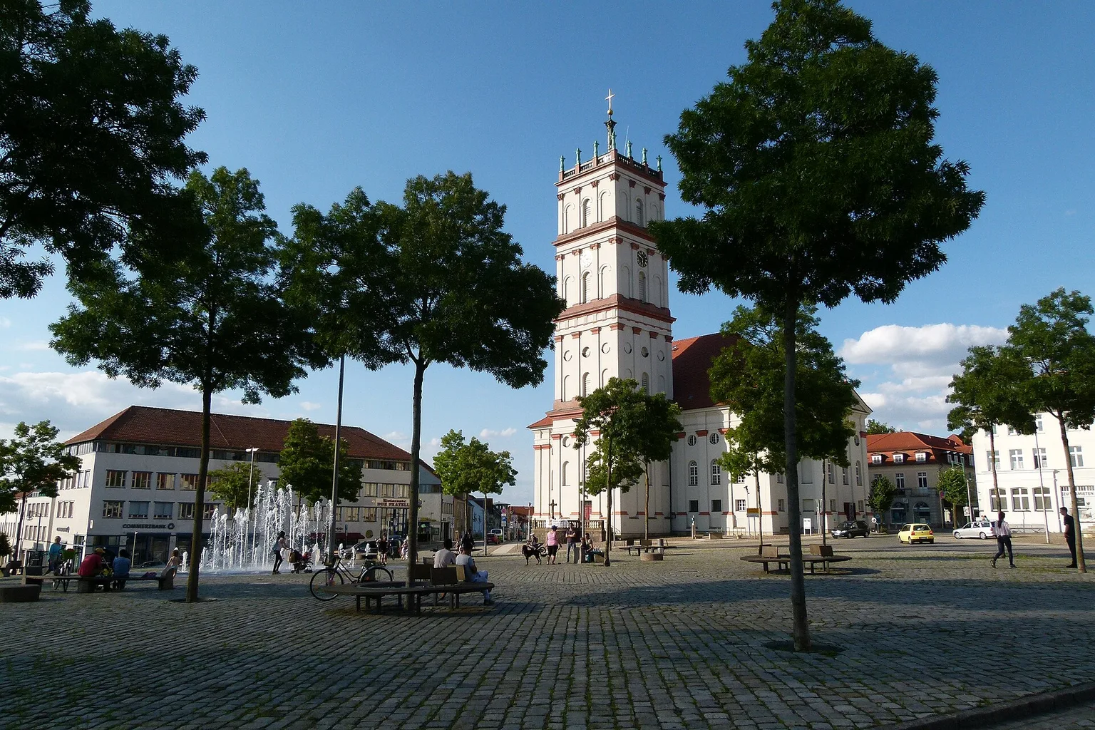 Neustrelitz-Marktplatz mit Stadtkirche
