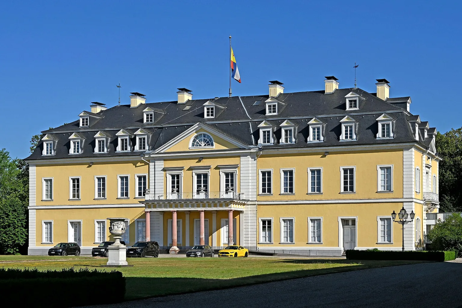 Schloss Neuwied, Hauptgebäude, Corps de logis von Graf Friedrich Wilhelm (1711)
