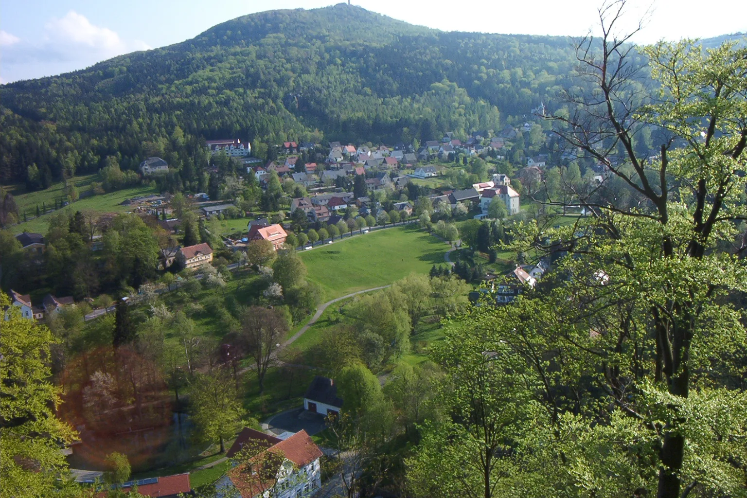 Ort Oybin vom Berg Oybin aus gesehen