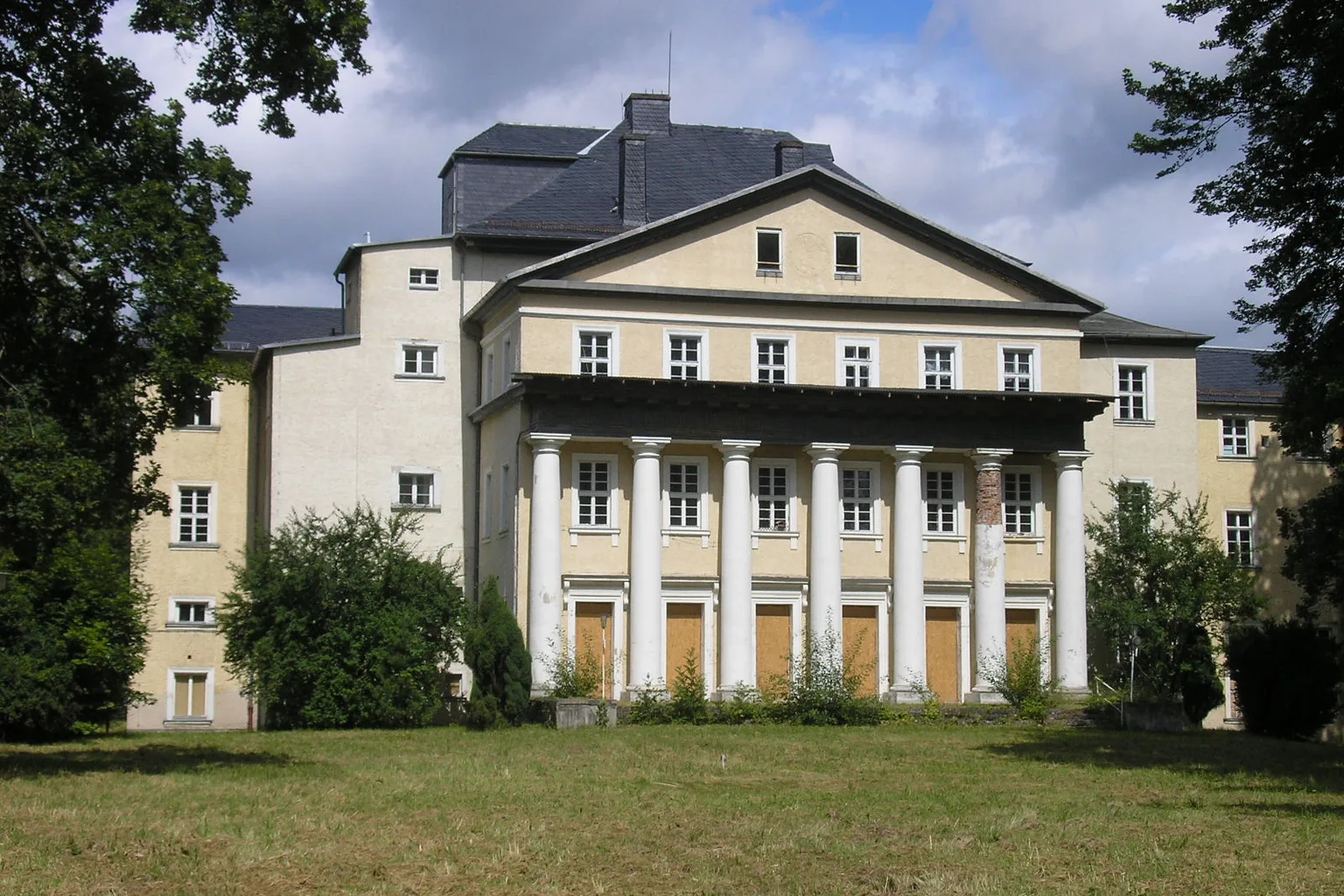 Parkansicht von Schloss Ebersdorf (Thüringen).