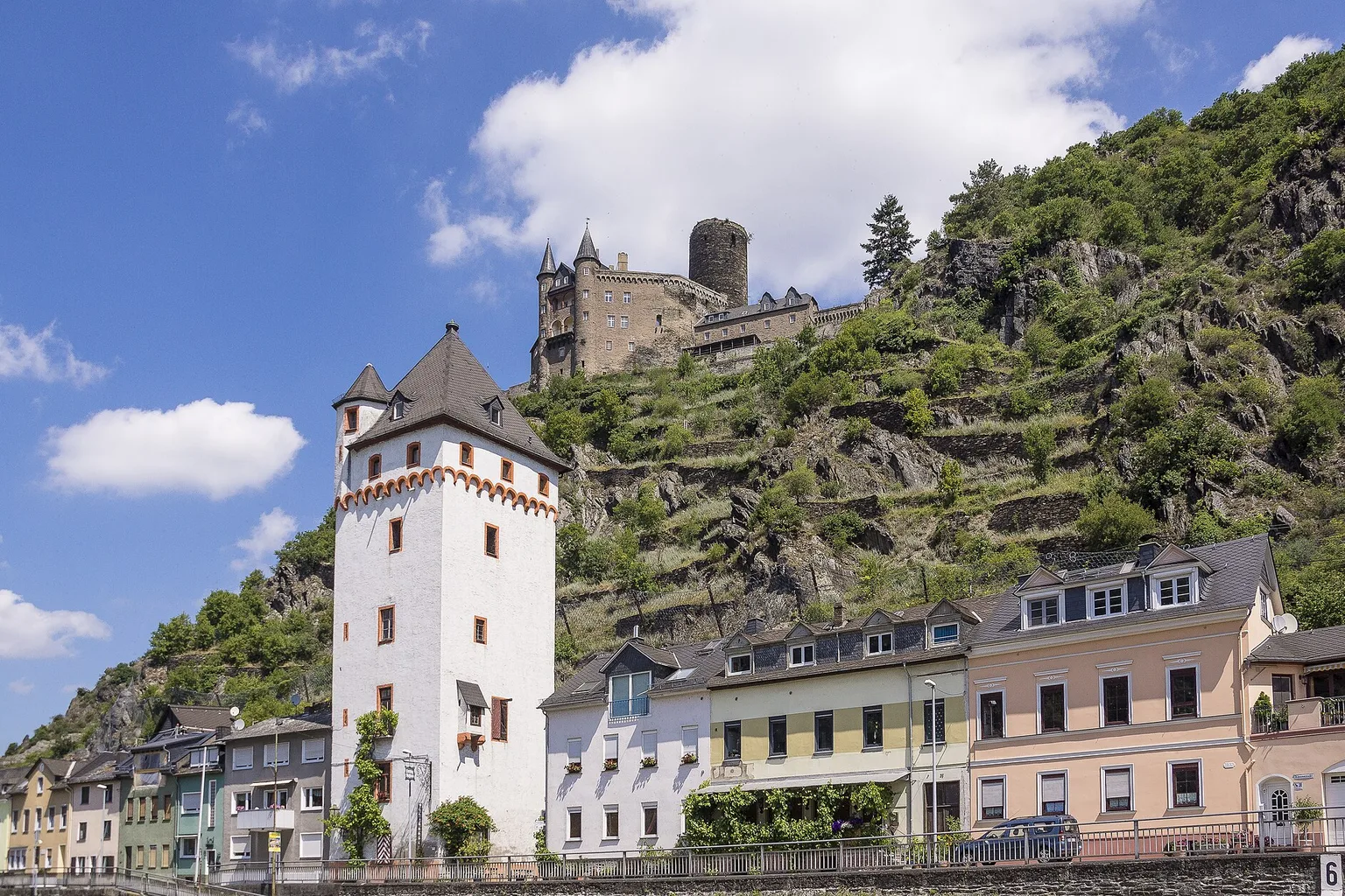 St. Goarshausen old fortified tower, now Loreleymuseum in the background Castle Katz