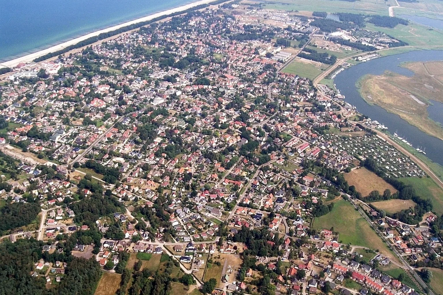 Luftbildaufnahme von Zingst (Höhe 600 m)